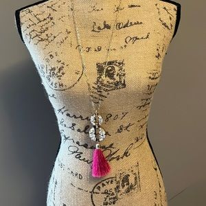 NWOT Lilly Pulitzer Strut Your Stuff necklace with dust bag.gold/pink